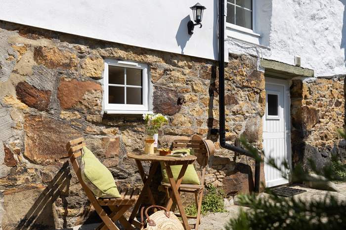 Rosemary Cottage is a 1 bedroom, dog friendly cottage near Crantock, North Cornwall.
