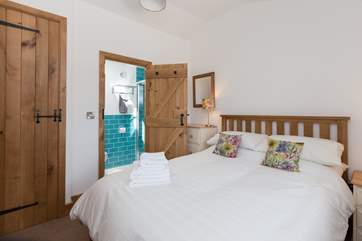 There is an en suite shower.