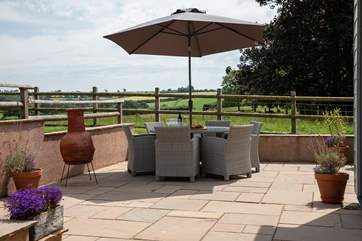 What could be more perfect that sitting out with the chimenea lit, a glass of wine in hand and surrounded by your friends and family?