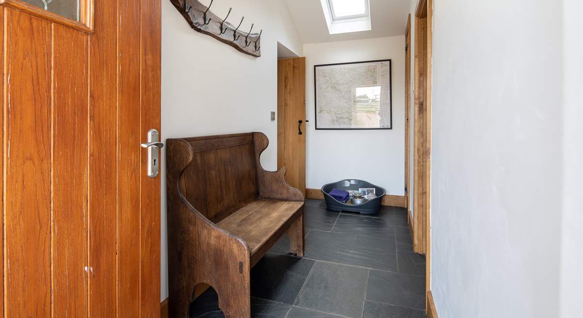 The flagstone flooring and little hallway make this a really practical place to stay with a dog.