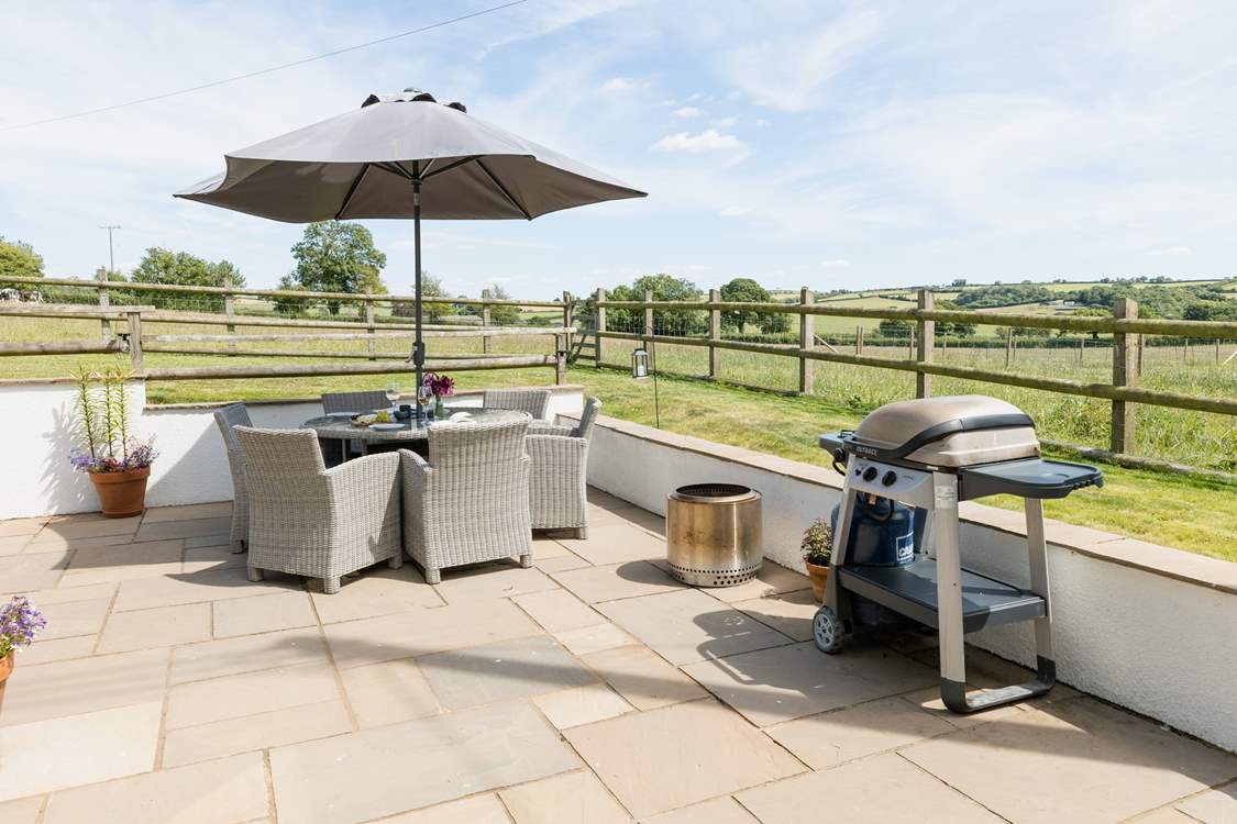 What could be more perfect that sitting out with the chimenea lit, a glass of wine in hand and surrounded by your friends and family?