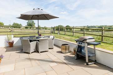 What could be more perfect that sitting out with the chimenea lit, a glass of wine in hand and surrounded by your friends and family?