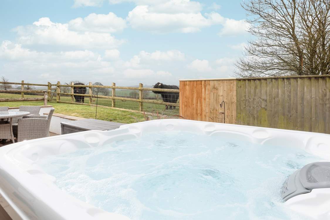 What a fabulous way to enjoy this stunning view! Bubbling away to the sound of bird song.