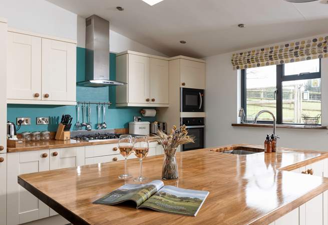 The kitchen-area also has a huge island/breakfast-bar.