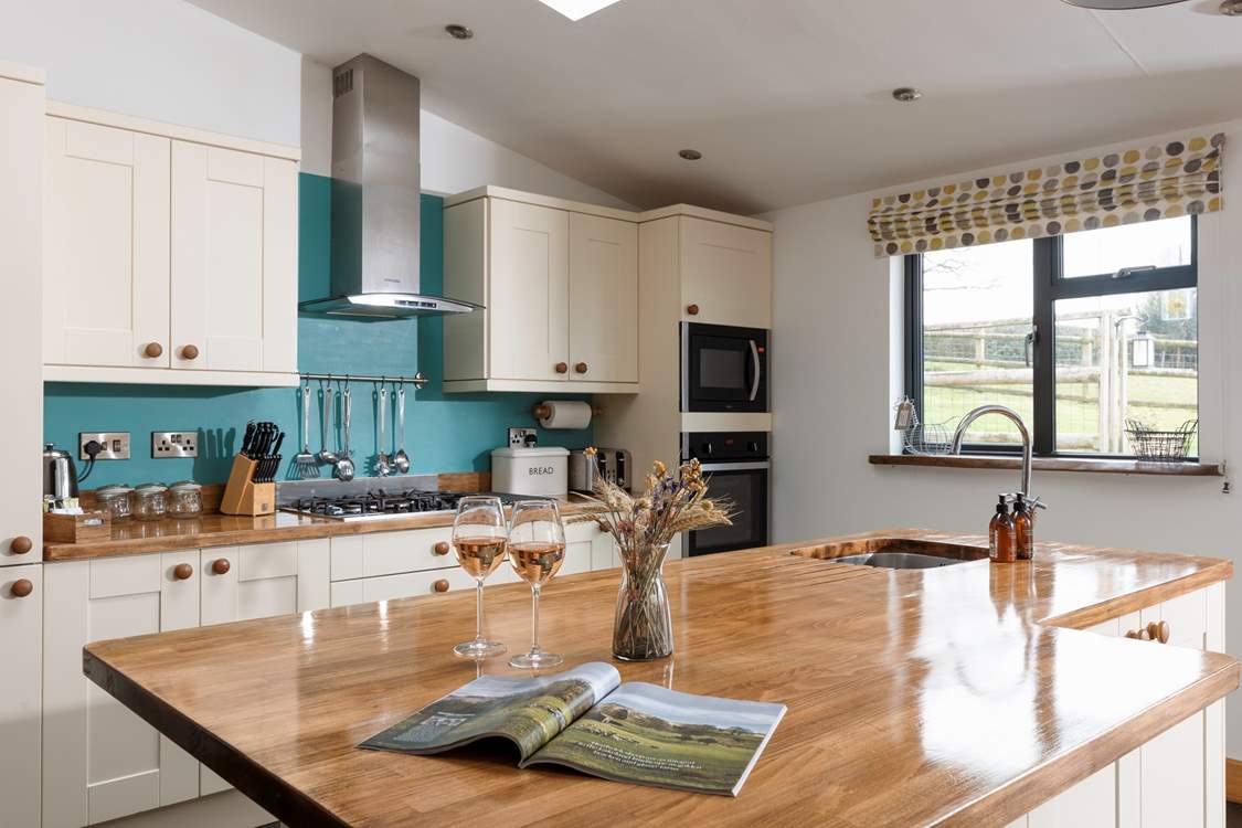 The kitchen-area also has a huge island/breakfast-bar.
