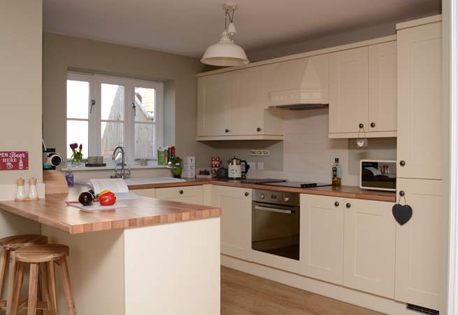 A very well-equipped kitchen with electric hob and oven.
