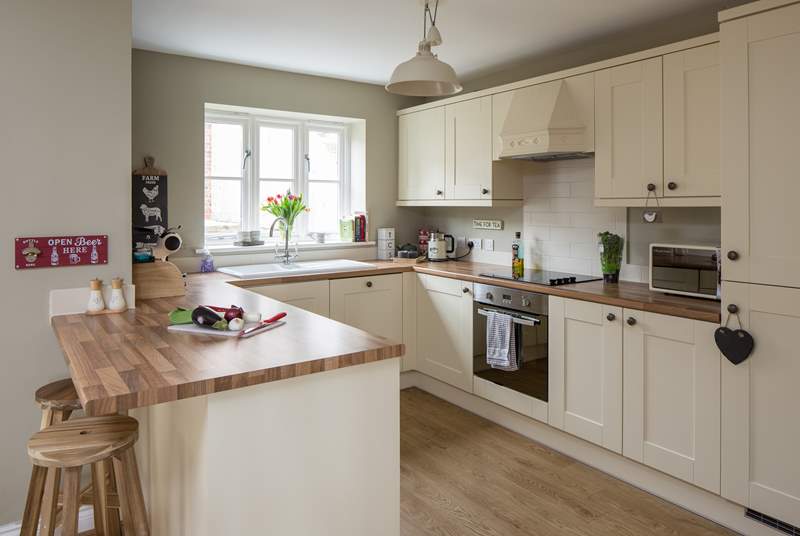The open plan kitchen is very well-equipped and has plenty of space to create some delicious holiday treats.