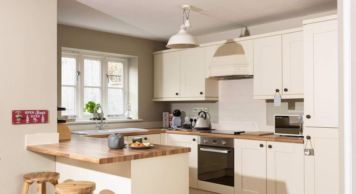 The open plan kitchen is very well-equipped and has plenty of space to create some delicious holiday treats.