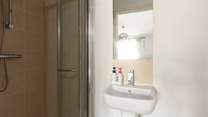 The en suite shower-room.