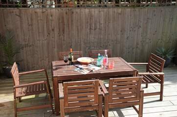 Dine al fresco.