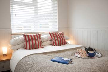 The master bedroom with small double bed (4').