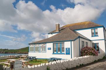 The Paris offers good food, great local hospitality and a fun quiz night once a week.