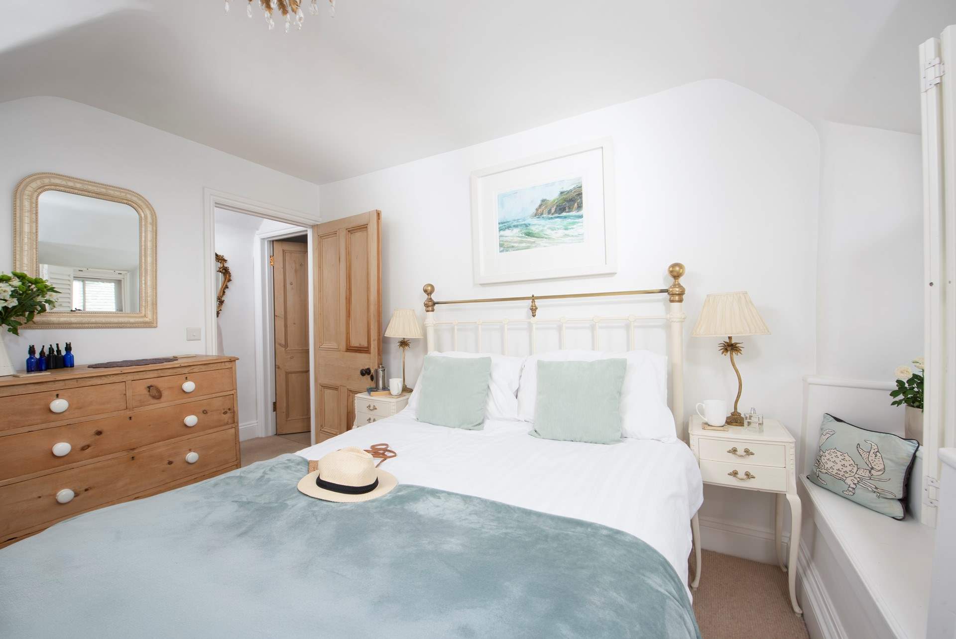 Perch on the window seat in bedroom 1 and watch the tide ebb and flow.