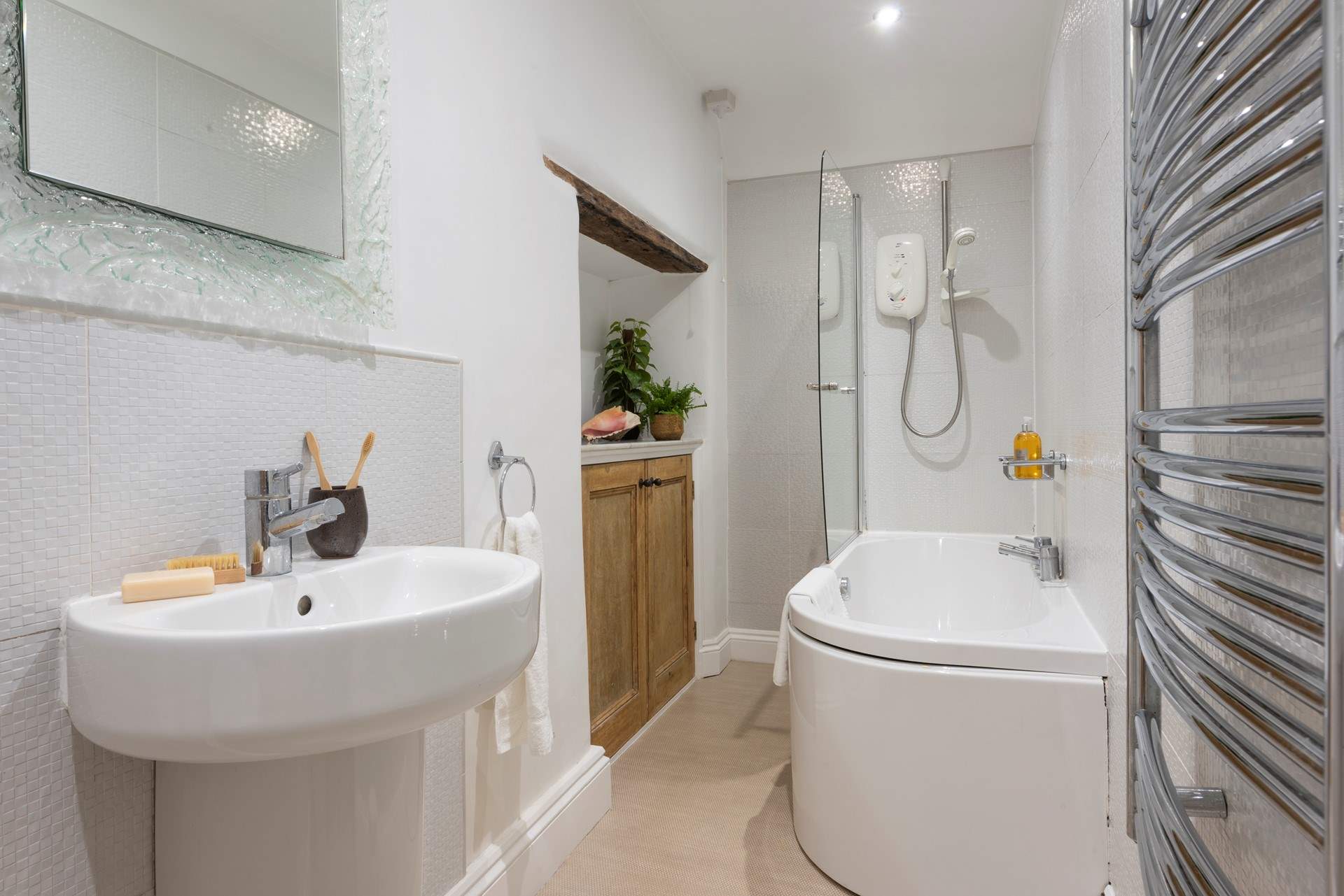 The modern bathroom on the first floor.