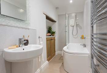 The modern bathroom on the first floor.