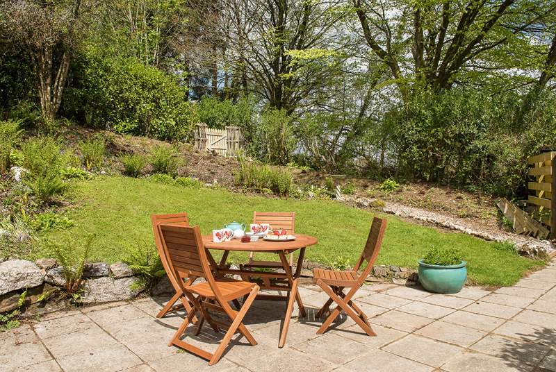 Make the most of the Cornish sunshine, enjoying leisurely holiday meals outside.