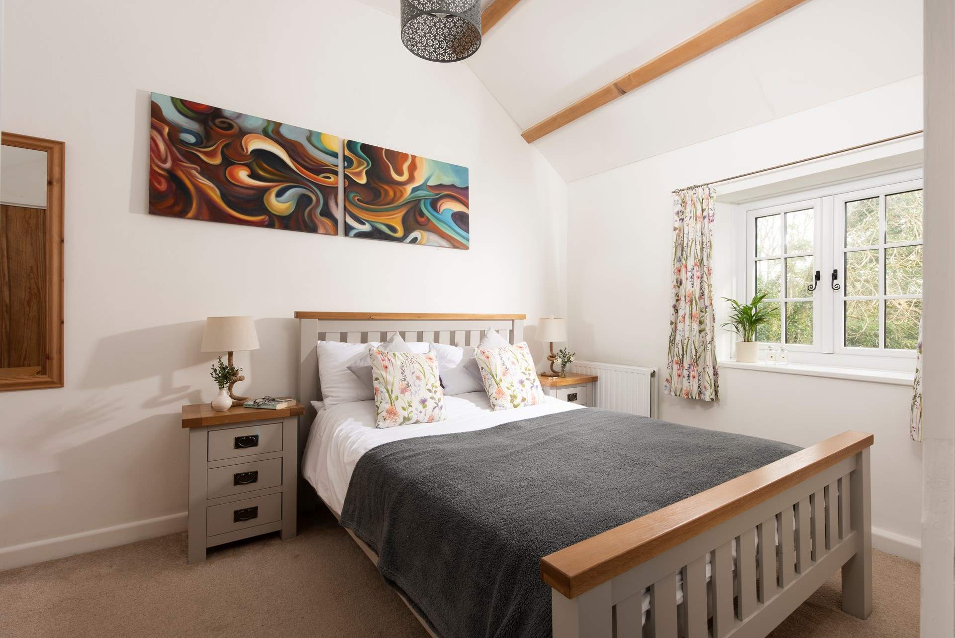 Winwalloe has 2 pretty bedrooms.