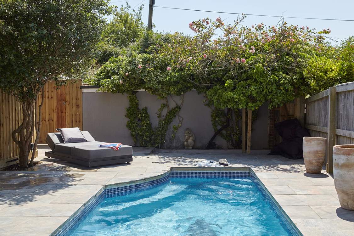 Take a dip in the pool and dry off on the sun lounger.