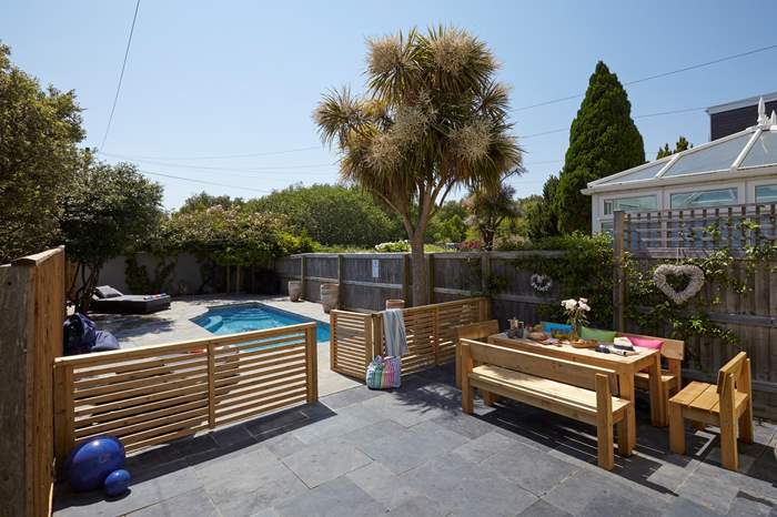 Shore House is a 3 bedroom self catering cottage with sea views in Seaview, Isle of Wight