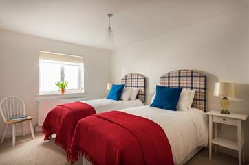 Bedroom 2 has 'zip and link' (6' double or twin) beds.