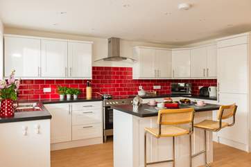 Splashes of bright colour in the kitchen/dining-room give a very cheery feel.