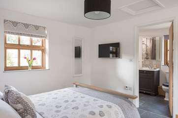 Both bedrooms have Smart TVs with Netflix.