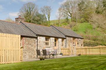 This lovely, low single-storey barn nestles in a sheltered valley.