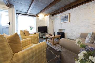 The sitting/dining-room.