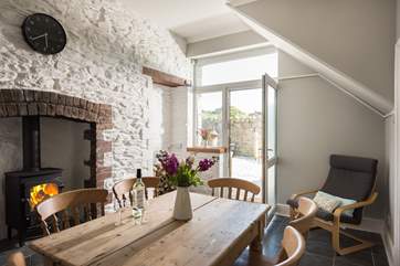 Access from the dining-room to the garden.