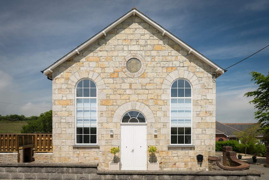 This beautiful chapel is wonderfully warm and welcoming, a wonderful holiday base for both families and couples.