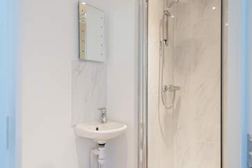The en suite shower-room.