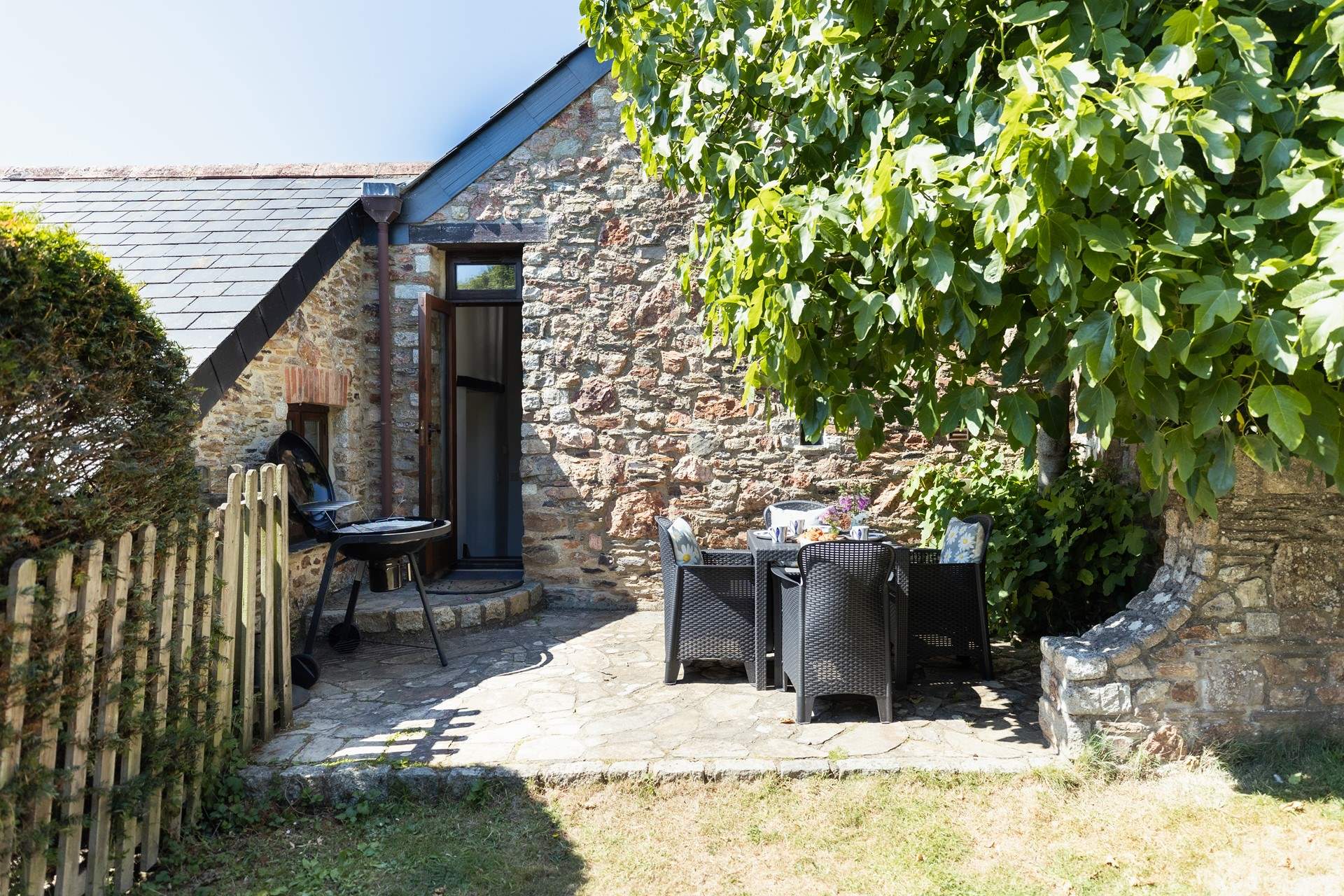 Laurel Cottage has a delightful fully enclosed garden.