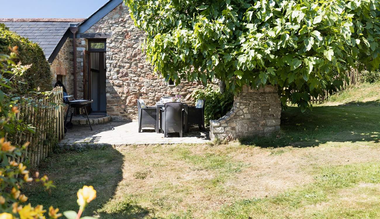 Many days/nights can be enjoyed sitting in this little sun-trap. Especially as you have the peace of mind that younger members of your group, or your four-legged friend, can't escape.