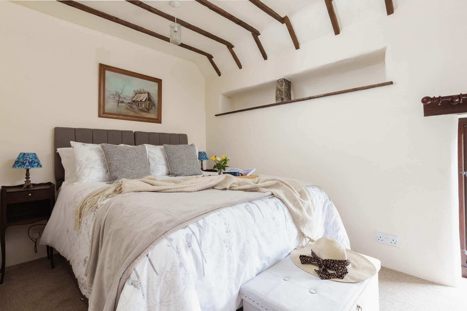 Bedroom 2, has a 'zip and link' (king-size or 2'6'' twin) beds