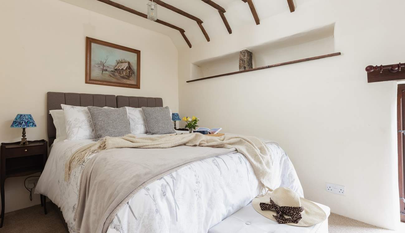 Bedroom 2, has a 'zip and link' (king-size or 2'6'' twin) beds