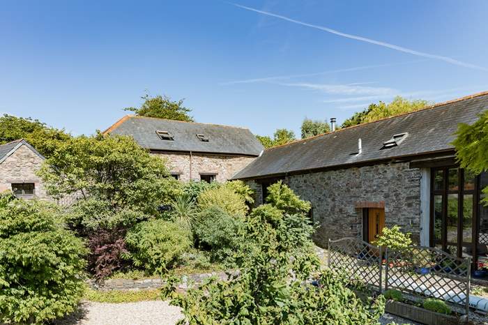 Laurel Cottage is a 2 bedroom, dog friendly cottage near the beach near Kingsbridge.