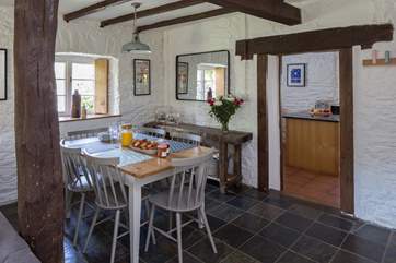 Perfectly positioned dining-table.