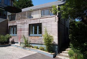 The Nod is a ground floor annexe in the heart of Lamorna.