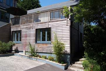 The Nod is a ground floor annexe in the heart of Lamorna.