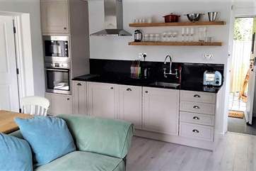 The well-equipped kitchen-area.