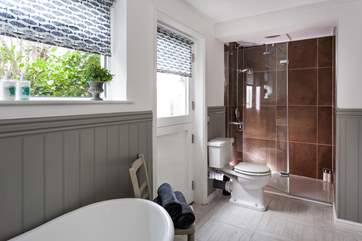 The double shower in the bathroom.