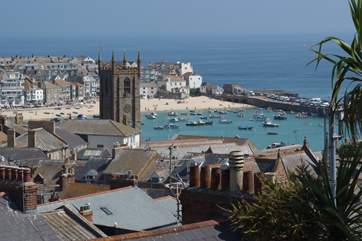 St Ives with its shops, restaurants, cafes and the harbour, is home to Tate St Ives and The Barbara Hepworth Museum.