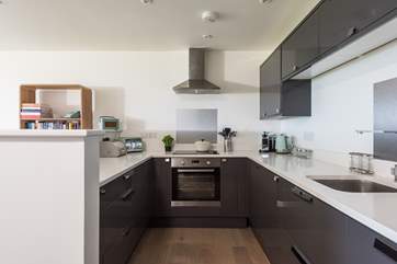 The kitchen is stylish and very well-equipped.