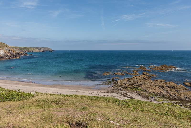 Kennack Sands is a short stroll down the hill, the waters are perfect for swimming, the beach has a lifeguard in the main season as well as a beach hut and beach cafe selling drinks, snacks and ice creams.