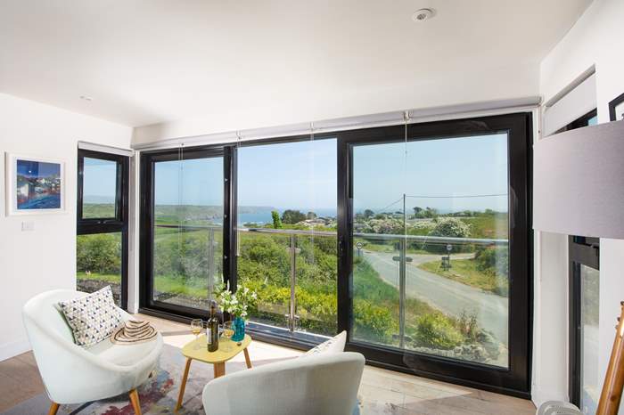 4 The Beach,Sleeps 4 + cot, 1.2 miles N of Cadgwith
