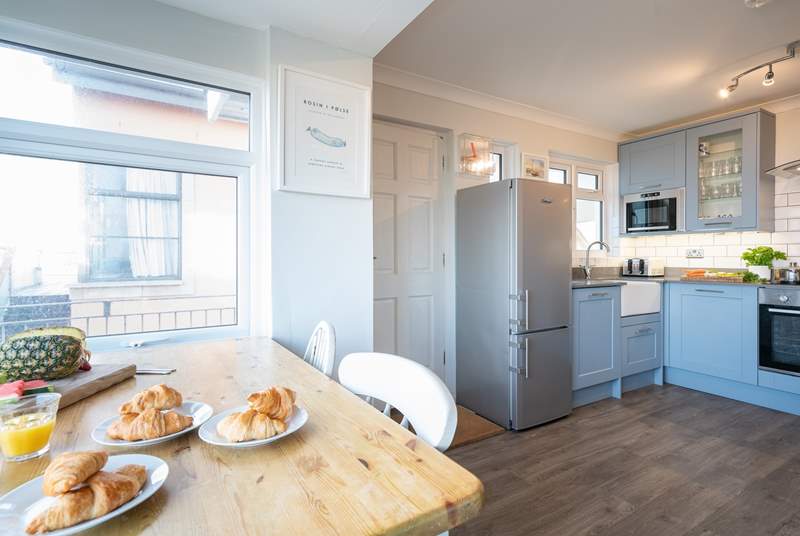 Enjoy your morning breakfast whilst glazing out at sea views in the  modern style kitchen/breakfast room.