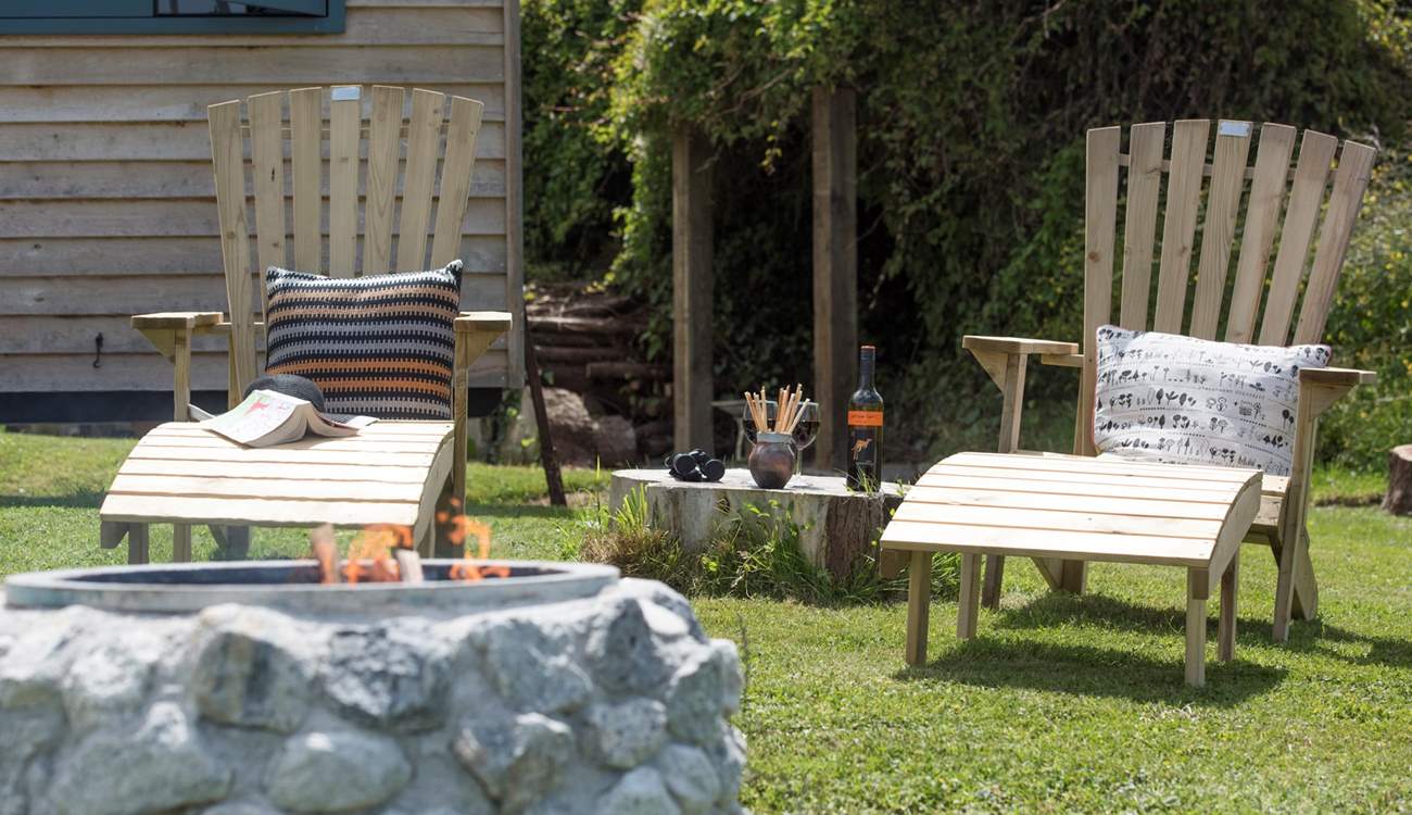 Sun lounger, book, wine, nibbles - perfect!