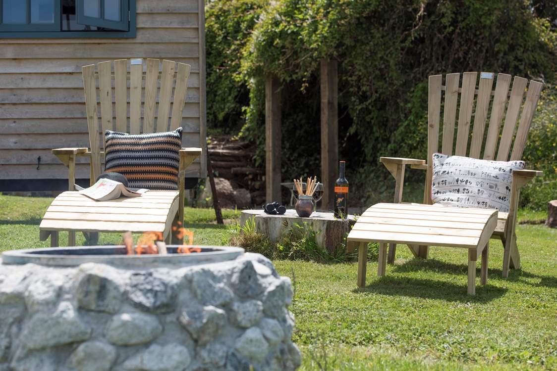 Sun lounger, book, wine, nibbles - perfect!