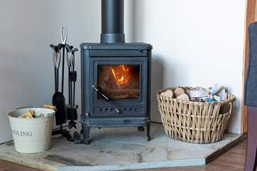 The wood-burner ensures cosiness.