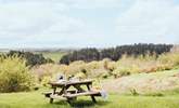 Alfresco dining with views of the rolling hills - Thumbnail Image